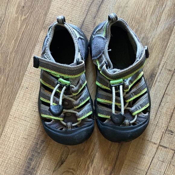 Keens toddler size 10 barely worn - Picture 1 of 2